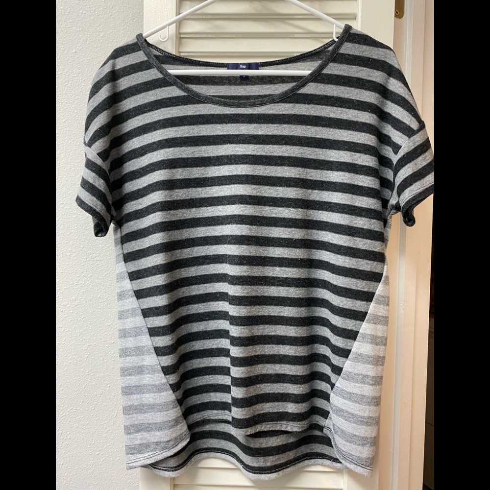 🖤Gap • black & gray top • S • EUC